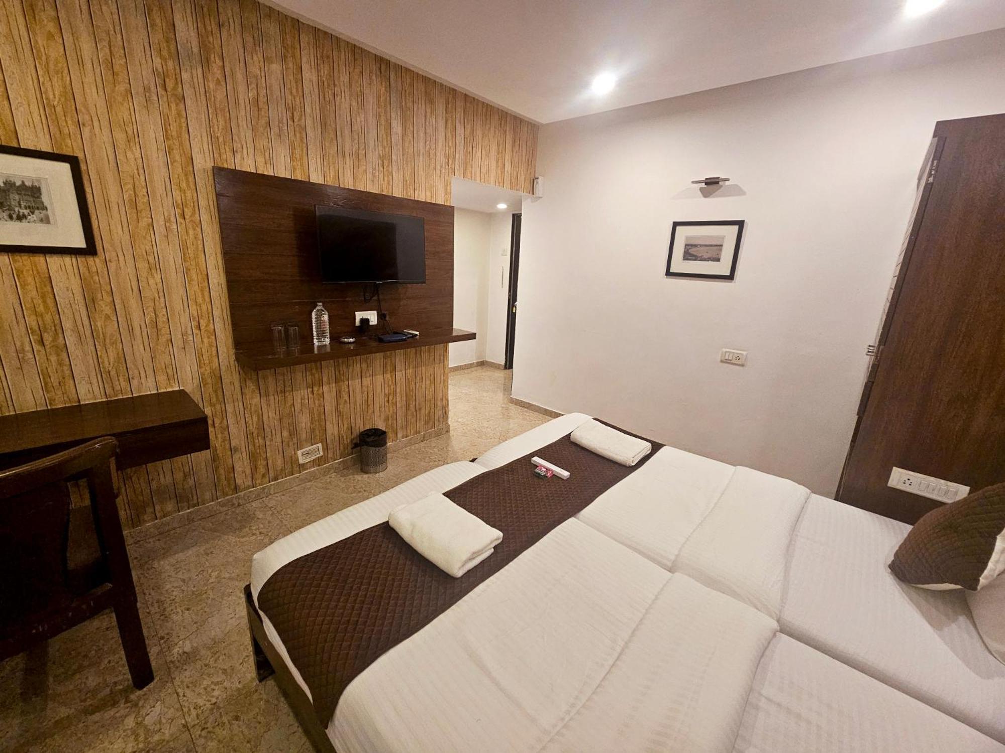 Astha Residency Hotel Mumbai Exterior photo